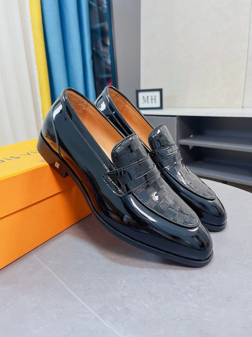 Men's Men's Shoes 💰480🌹🌹《Lv》The latest and most popular casual business leather shoes, top brands [Seduce] Luxury ~ Purchasing, [Strong] The uppers are made of imported patent leather with printed original material ➕ Genuine leather lining (•) fine workmanship. The original stylish and stylish soft rubber wear-resistant and non-slip outsole is light and comfortable on the feet. The real thing looks better in real life. 38-44, 45 can be customized.